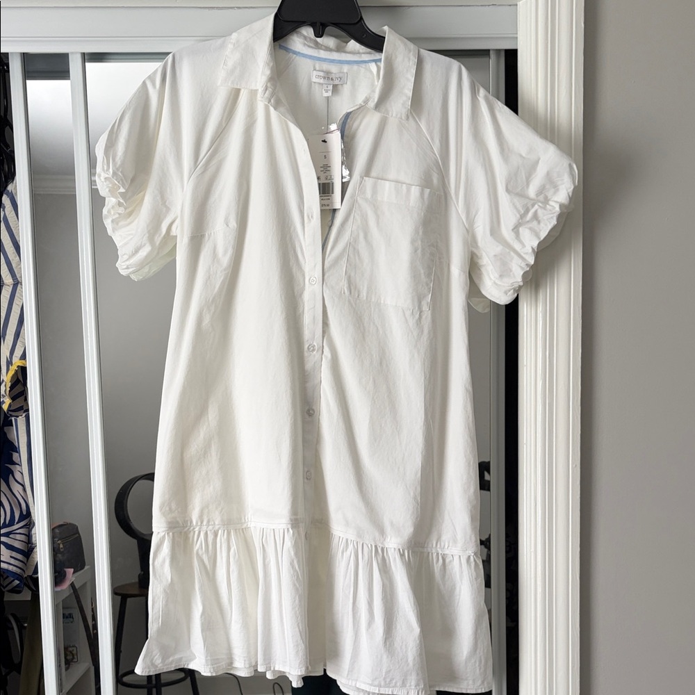 crown & ivy White Button-Down Pocket Dress